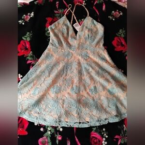 Forever 21 Lace Floral Short Dress in Nude & Seafoam • Size Medium NEW WITH TAGS